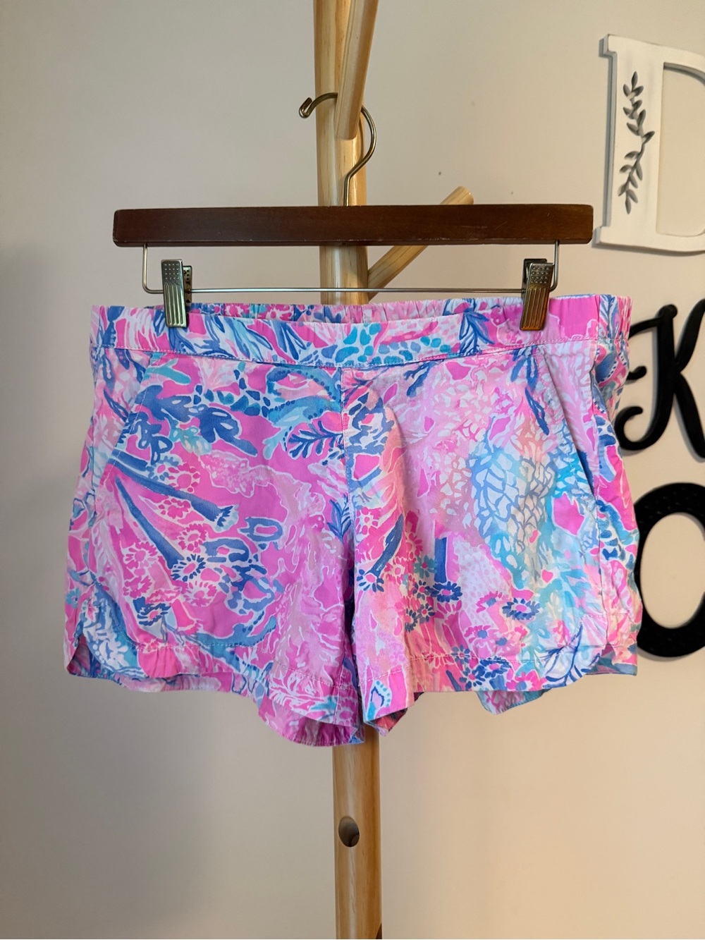 Lilly Pulitzer Aquadesiac Shorts Size Small Elastic Waist Pink Tropical